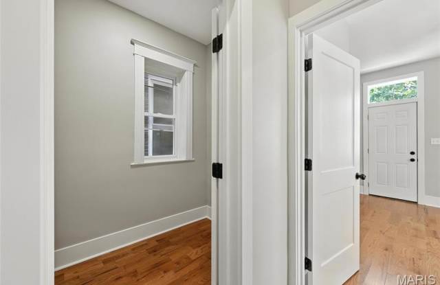 4363 Gibson Avenue Gallery 4