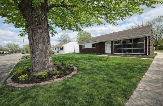 411 Pinewood Ave photos photos