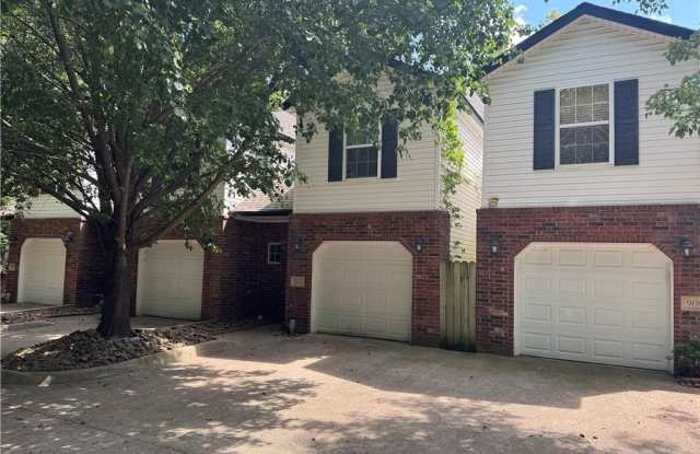 904  S Wood  AVE photos photos