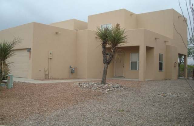 Cute Townhouse in Desirable Area- Close to everything! photos photos