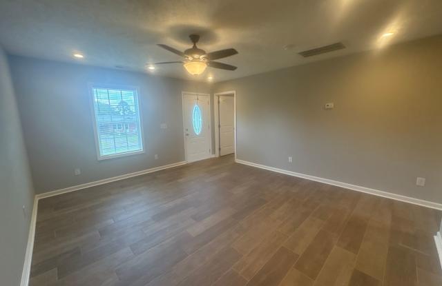 REDUCED RATE OPTION FOR LONGER LEASE TERM!.... Modern Townhome in Winchester.... Gallery 4