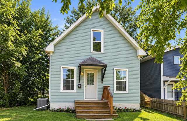 Spacious 2-Bedroom Home with Fenced Backyard in Cedar Rapids, IA Gallery 1