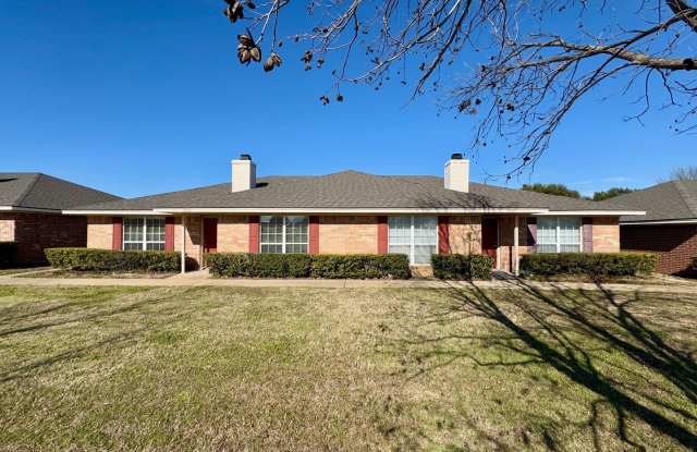 Duplex *LEASING SPECIAL AVAILABLE* - 9511 Panther Way, Waco, TX 76712