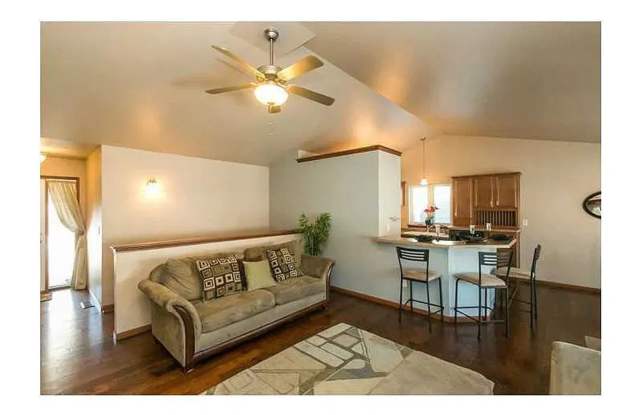 $2,500 | 5 Bedrooms 2 Bath | Deck | Finished basement | Fenced Yard Gallery 4