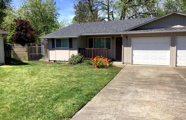 Freshly Updated 2-Bedroom 1-Bathrrom duplex Gallery 1