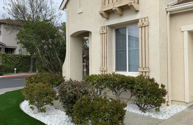 2201 South Donovan Way photos photos