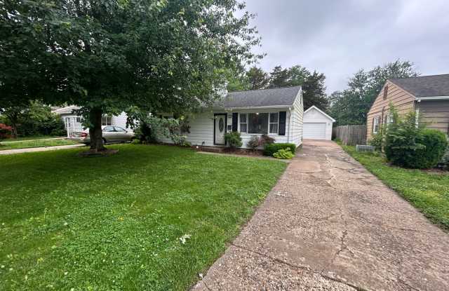 Well-maintained 3-bedroom, 1-bath house in a great location Gallery 1