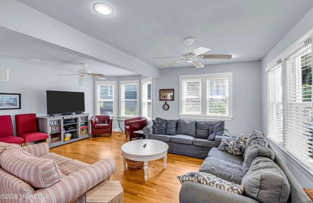 306 Ocean Park Avenue Gallery 3