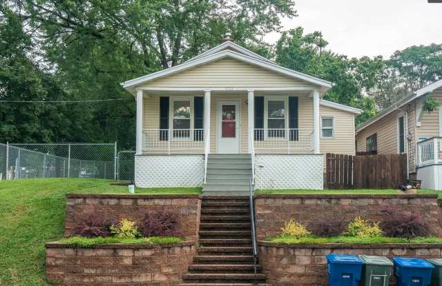 Prime Dogtown Home Near Forest Park w/Fenced Yard - 6723 Glades Avenue, St. Louis, MO 63139