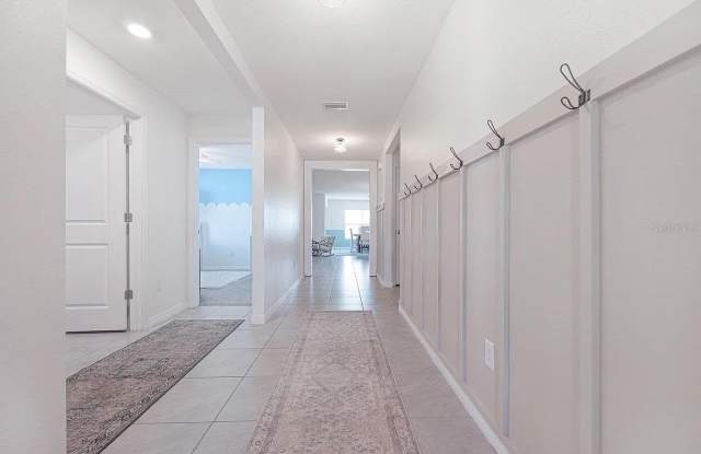 8574 TRIUMPH Circle Gallery 2