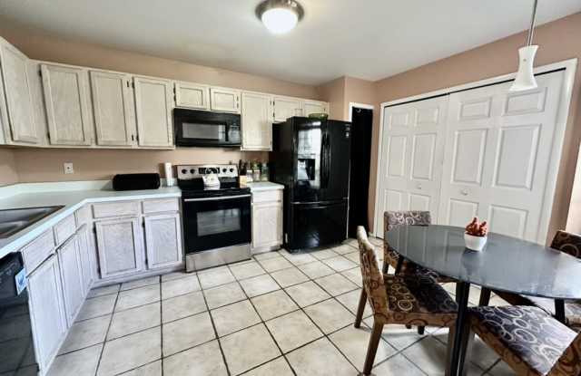 2752 Lancaster Court Gallery 3