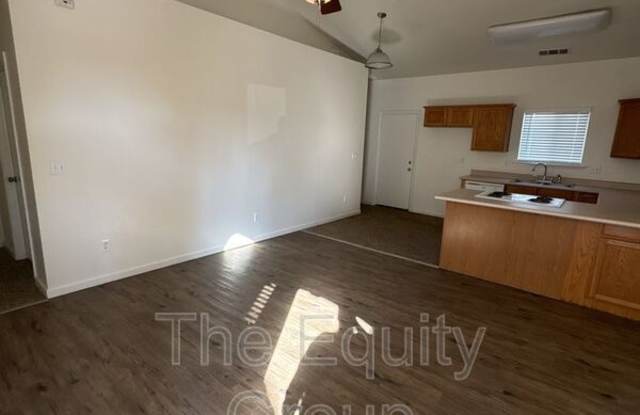2913 South Sallee Ct Gallery 3