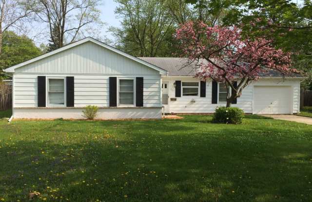 3 Bedroom Home in Wheaton - 527 Countryside Drive, Wheaton, IL 60187