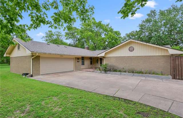 833 Tanglewood Drive - 833 Tanglewood Drive, Bryan, TX 77802