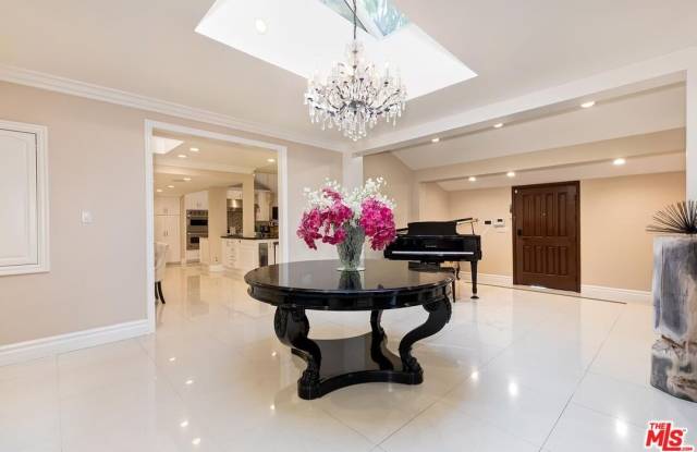 200 S Linden Dr Gallery 2
