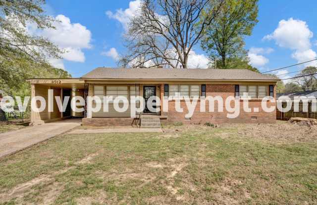 NEWLY RENOVATED COLONIAL ACRES HOME! $500 off First month rent Special!!! photos photos