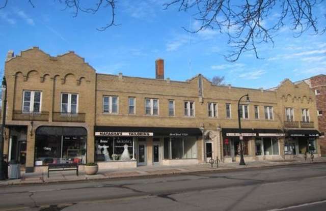 Available July 2026 Gorgeous 1-bedroom apartment in Shorewood with Free Heat photos photos