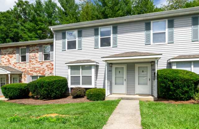 4 Bed/2 1/2 Bathroom On Bus Line Undergrads Pets photos photos