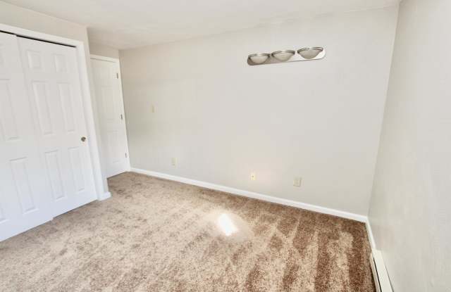 216 OAK MANOR PLACE Gallery 3