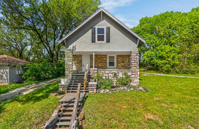 4-Bedroom, 2-Bath Home with Generous Outdoor Space Gallery 1