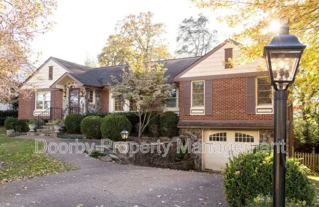 1711 Ashton St photos photos