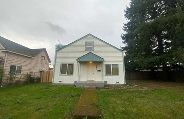 Beautiful Tacoma 4-Bedroom! Apply Today! - 810 East 63rd Street, Tacoma, WA 98404