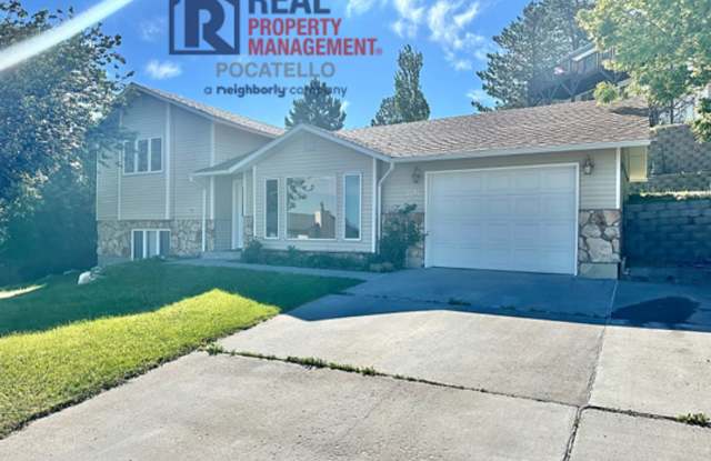 Beautiful 3 Bedroom 2 Bathroom Home - 1 Car Garage - Dog friendly Gallery 3