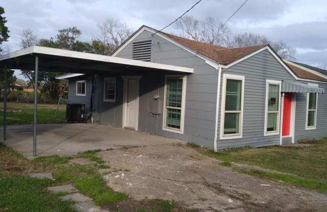 Find your home for less! Gorgeous all renovated Home in Groves, TX!. Gallery 3