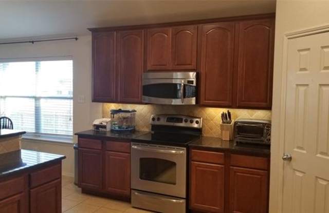 15600 Gatehouse Drive Gallery 4