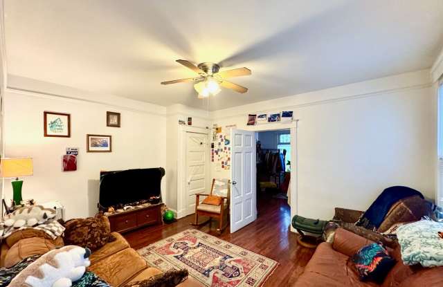 5 Bed/ 2 Bath on Warner Mins. from UC Only $700/pp ($3,500/mo) Gallery 4
