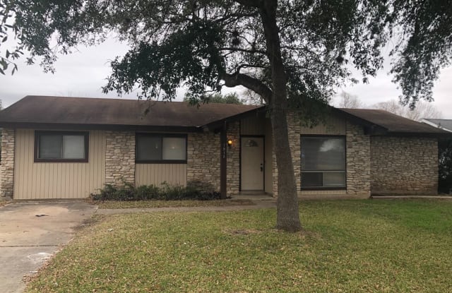 7913 LEAFY HOLLOW - 7913 Leafy Hollow Court, Live Oak, TX 78233
