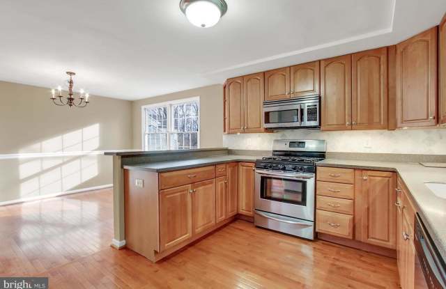 10879 SANDRINGHAM RD Gallery 2