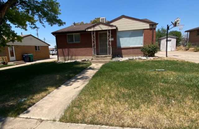 Spacious 4 Bed 2 Bath Home in Roy, UT with Fully Fenced Yard photos photos