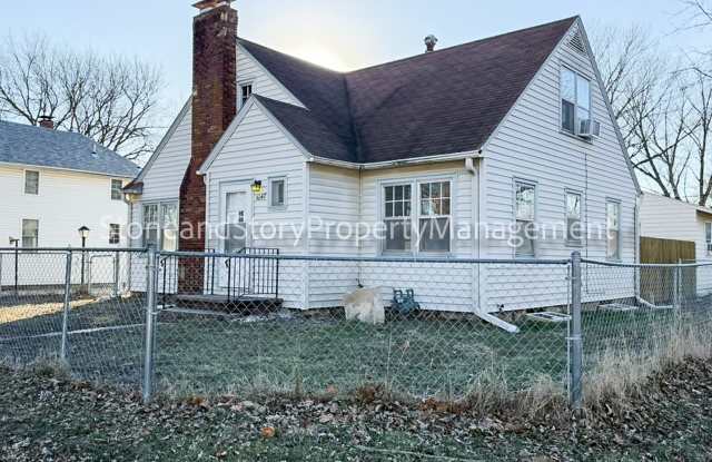 Large 2 story home in Oakland with large garage - 1047 Northeast Forest Avenue, Topeka, KS 66616