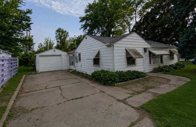 Spacious Ranch Style Home With Attached Garage in Silvis! photos photos