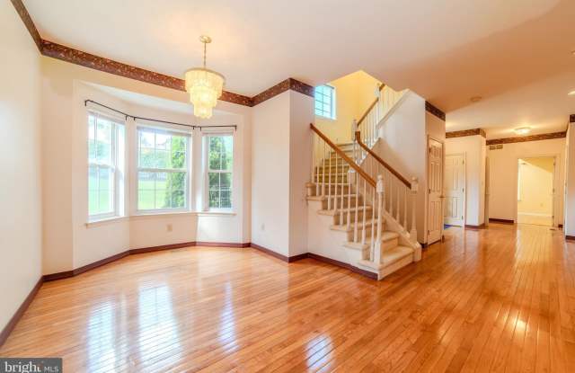651 FAWN Circle Gallery 4