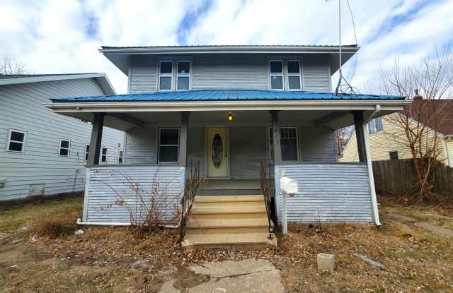 FOR RENT- 416 Riehl-Newly Remodeled! Pets OK* MOVE IN PROMO! photos photos