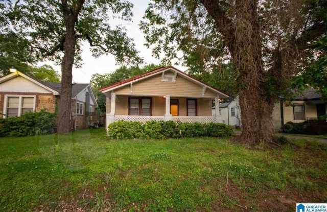Inviting 3BR/2BA Home with Fenced Yard photos photos