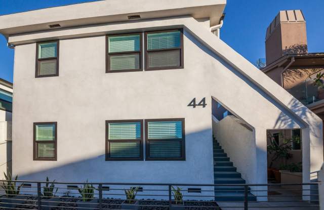 Beautiful Studio Apartment in Belmont Shore Across from Rosie’s Dog Beach!! photos photos