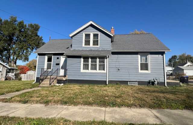Charming 3-Bedroom Home with Den on Spacious Corner Lot photos photos