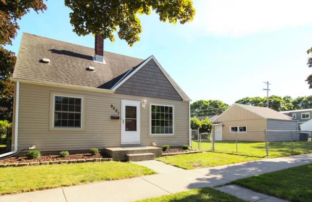 Spacious 3 bedroom 1.5 Bath Gem Available Great location! Gallery 3