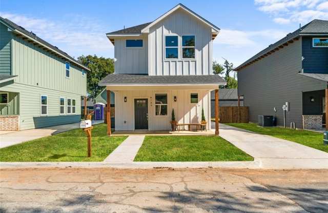 612 1/2 N Robinson Street photos photos