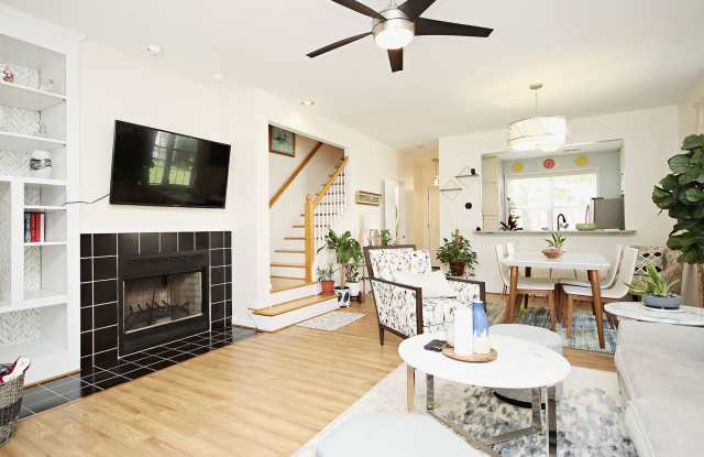 Light-Filled Forest Lakes Townhome photos photos