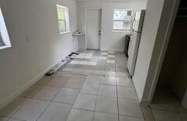608 NE 2ND Gallery 4