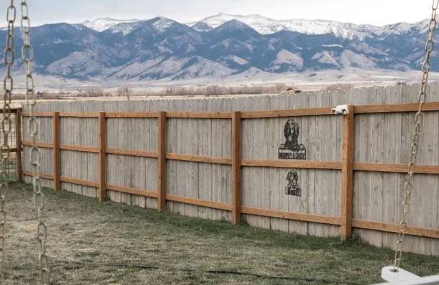 3 Bedroom 2 bath house with amazing views of the Bridger Mountains photos photos