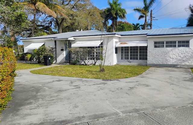 2600 SW 9th Ave photos photos