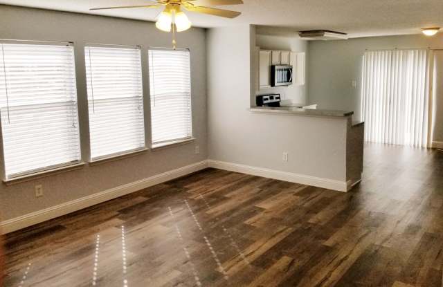 1004 Hampton Dr Gallery 2