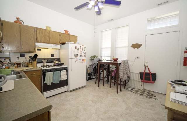 1651 N. Claremont #2 Gallery 3