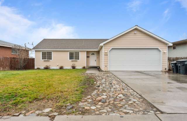 3 Bed, 2 bath Home for Rent! - 1038 South Skyline Drive, Moses Lake, WA 98837
