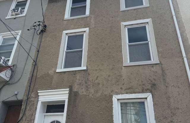 Manayunk Beautiful 4 Bedroom Row $2,250/month Gallery 1